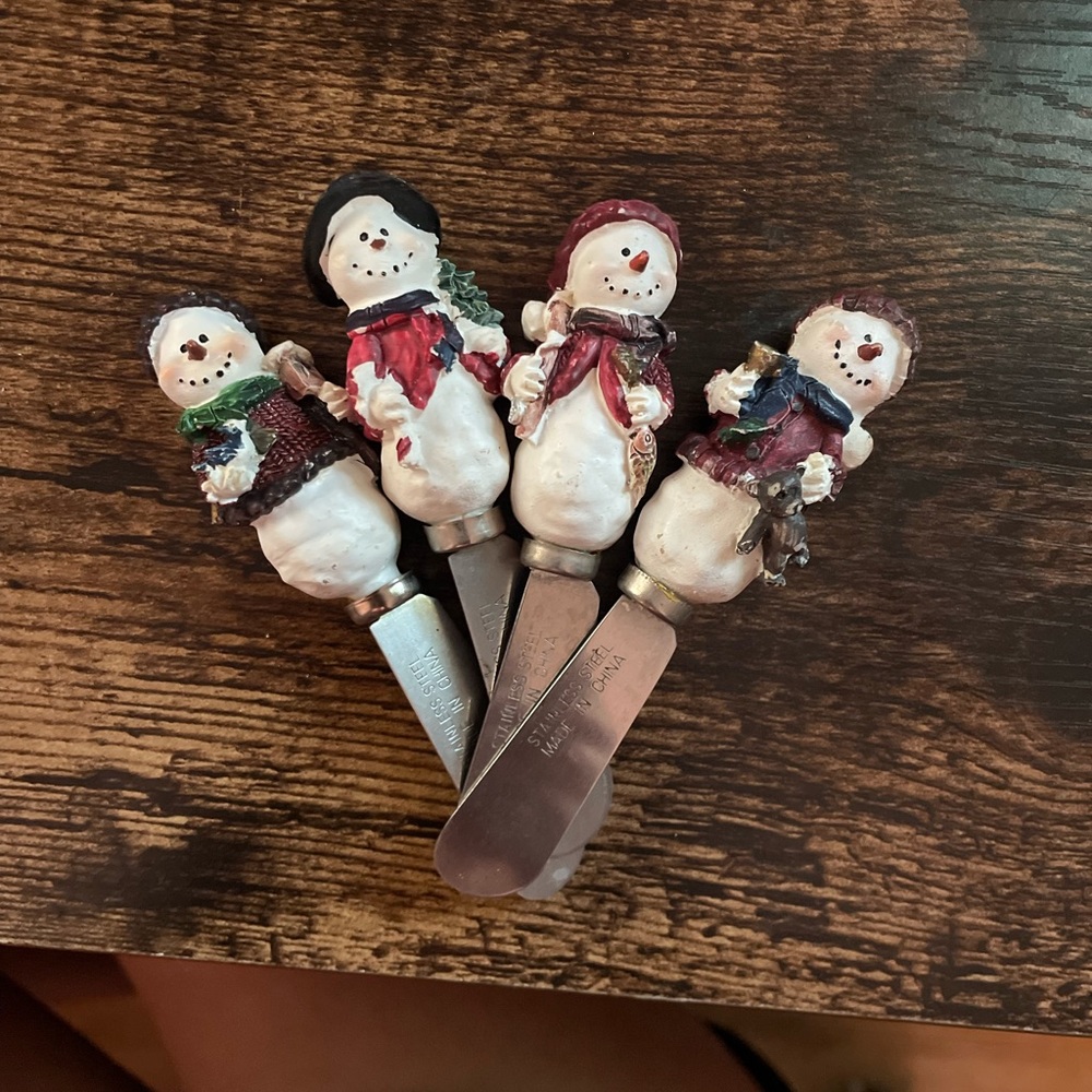 Set of 4 Snowmen Cheese Spreader Knives